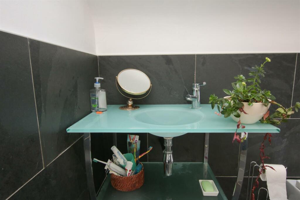 HOUSE BATHROOM