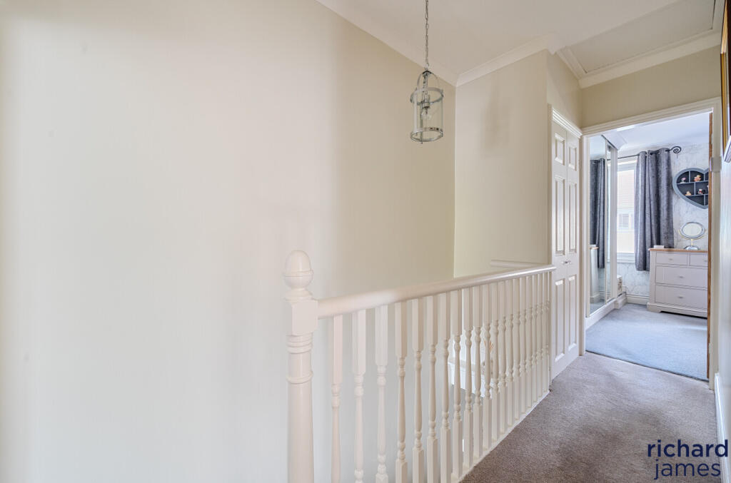 562c2473e7764d45957e35d6147880ee