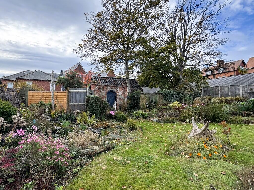 Enclosed garden
