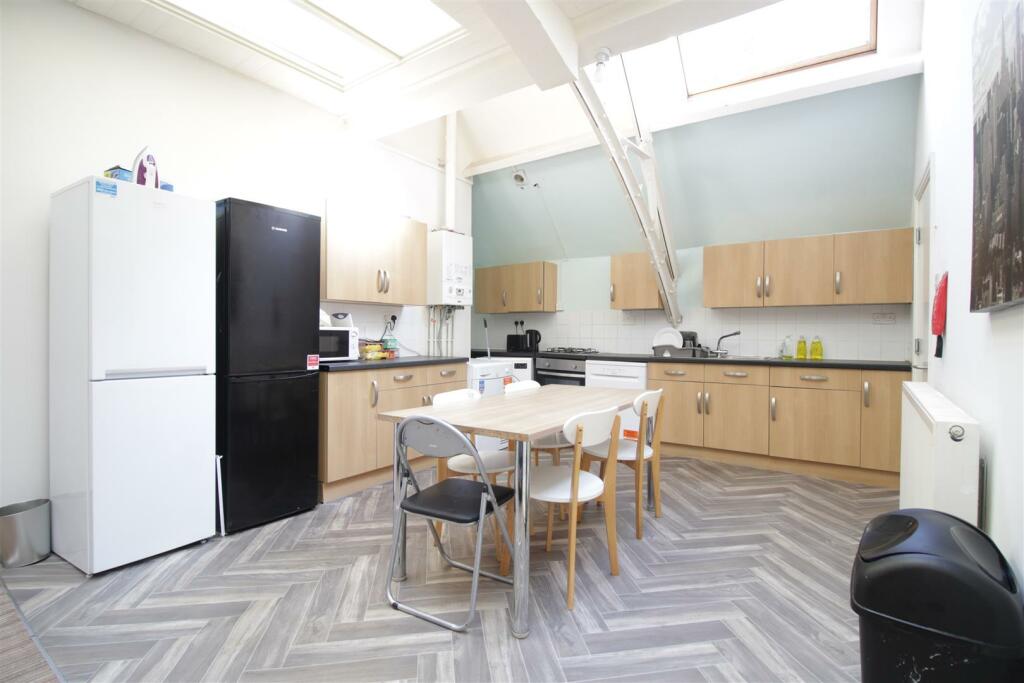 Student-accommodation-sheffield - kitchen 1.JPG