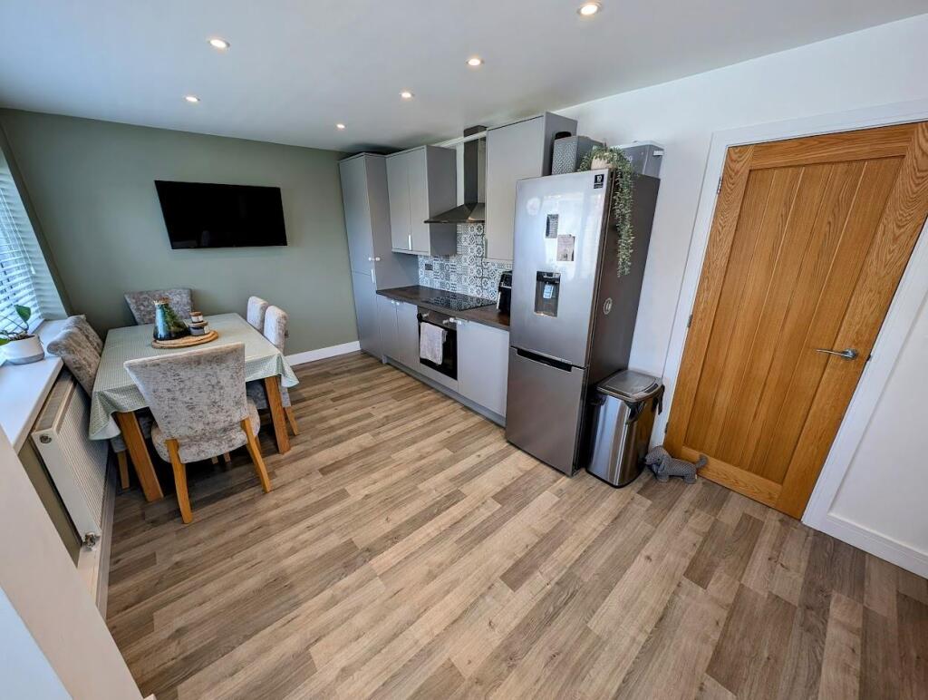 59 Mallard kitchen 2.jpg