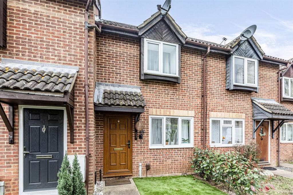 57 Monks Crescent, Addlestone, KT15 1UX - 16.jpg