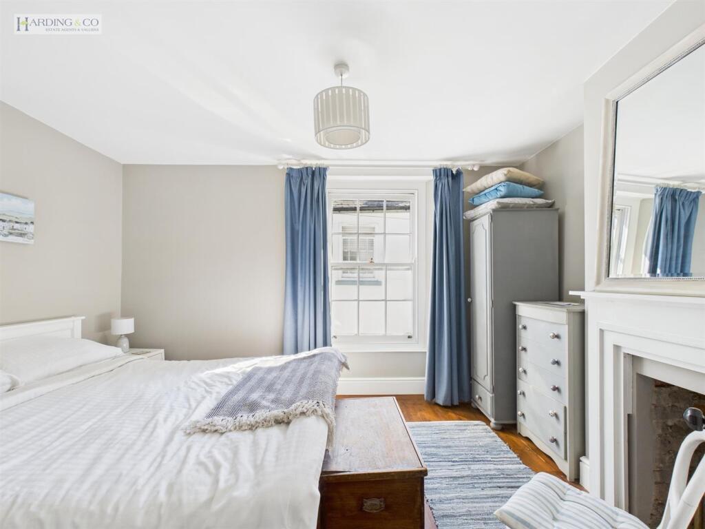 Bedroom 1.jpg