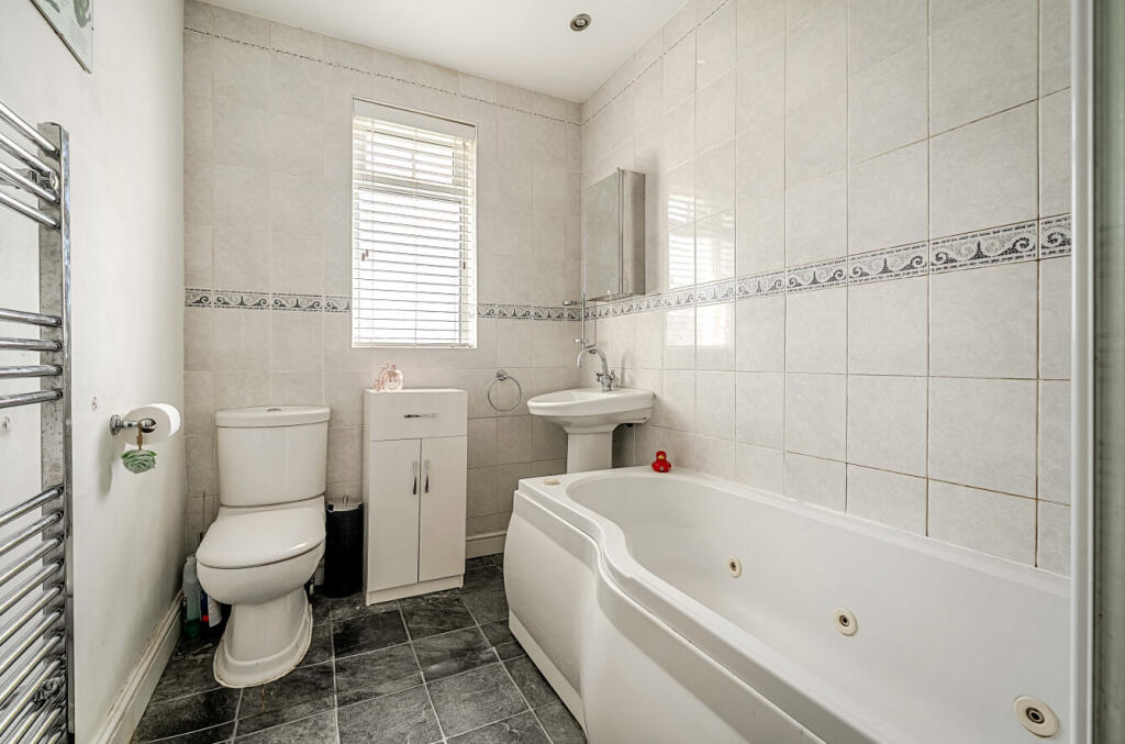 26-68223221eae45-...