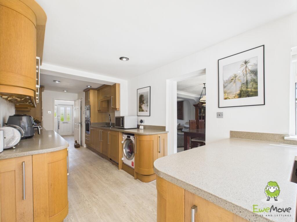 EweMove Basingstoke Estate Agents - 24 Byfleet Ave