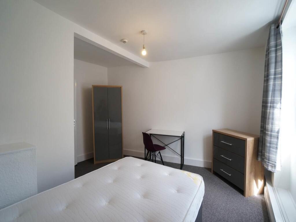 Bedroom 2.1.JPG