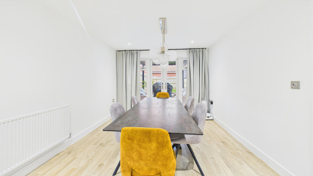 CAM04968G0-PR0085-STILL008