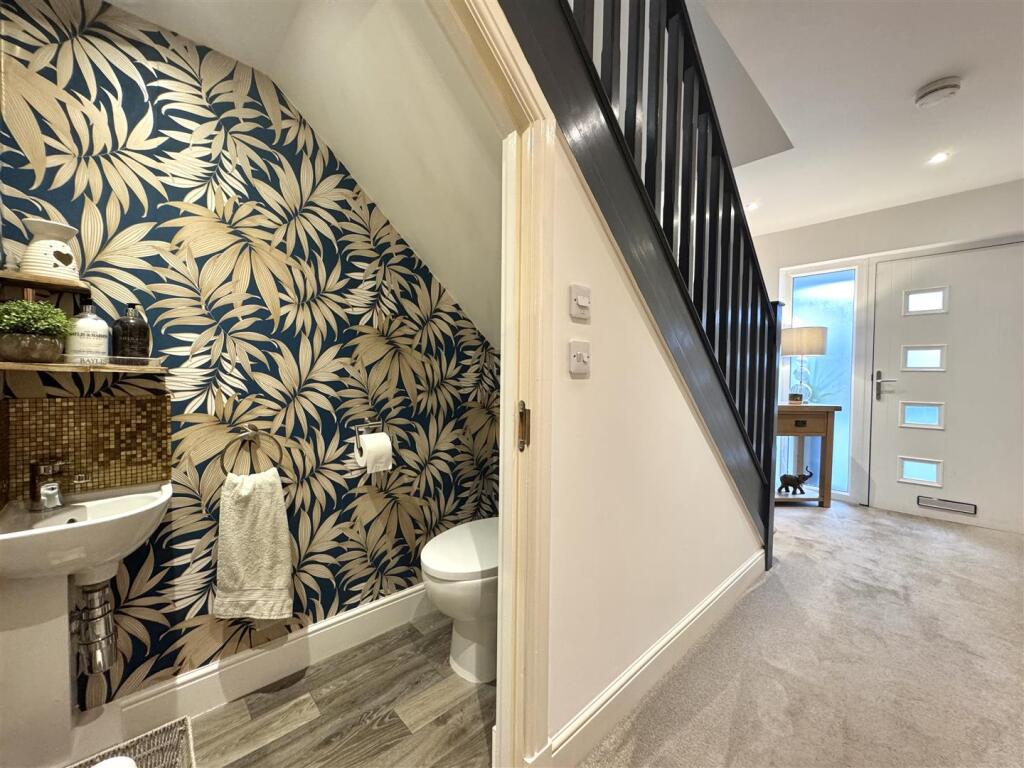 Hallway/WC
