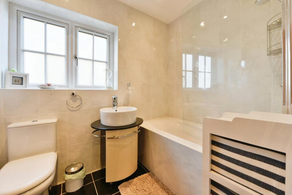 En-Suite Bathroom