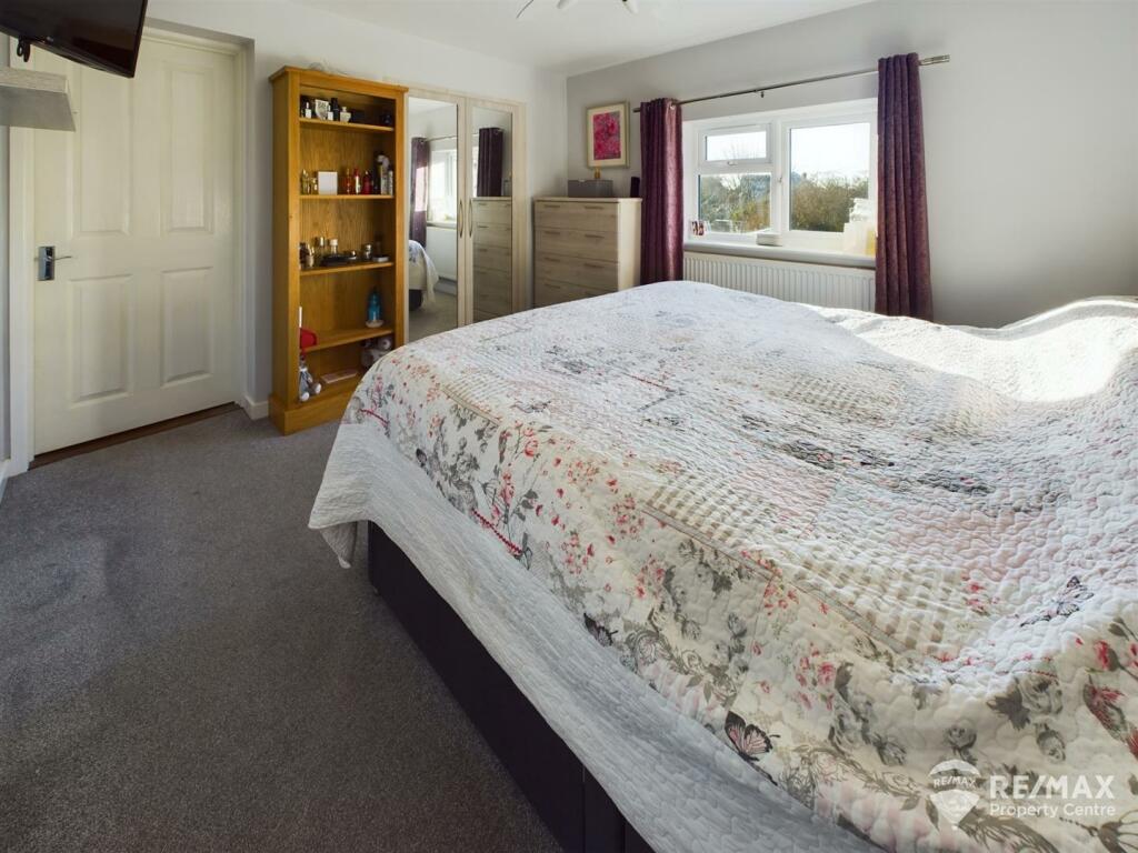 Bedroom 1 (2).jpg