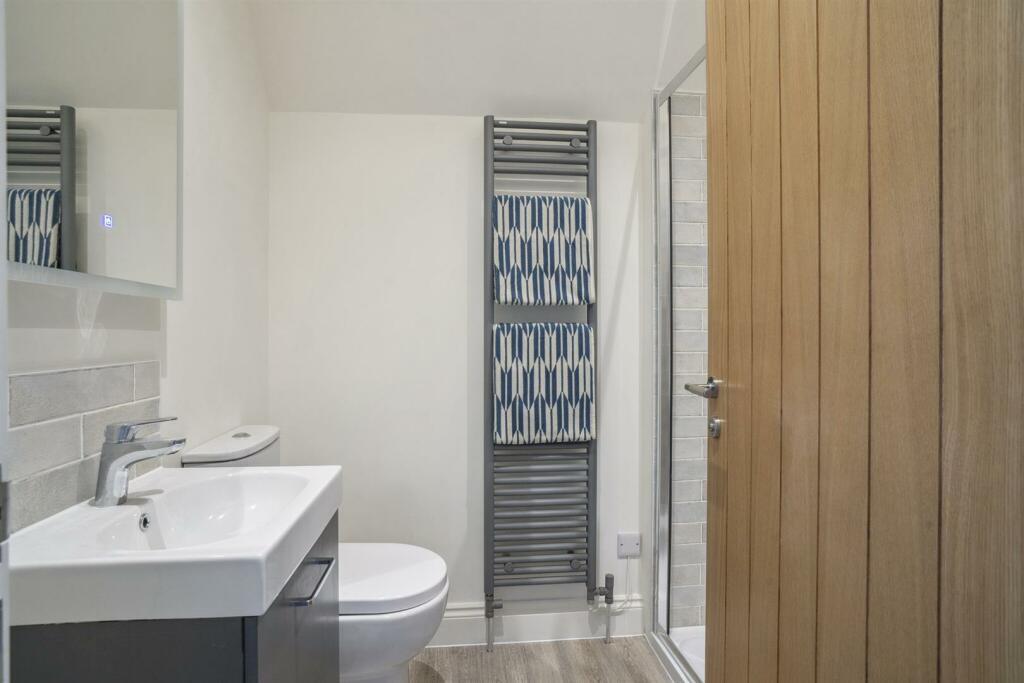 69764 4_5 Farm Court (16)_low.jpg
