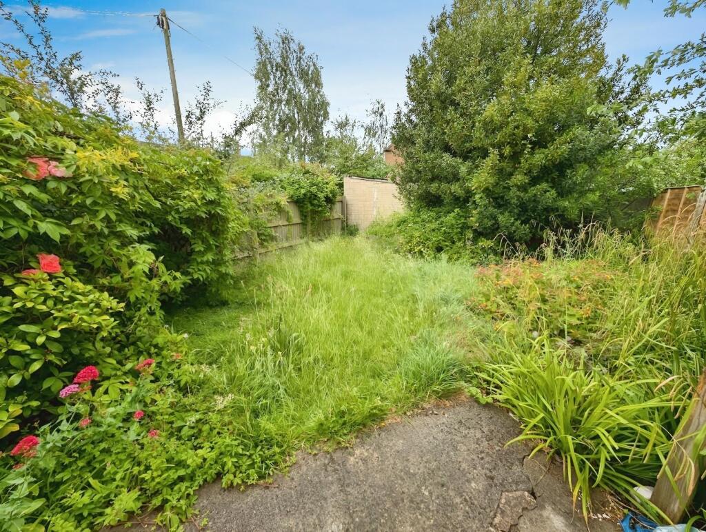 64d6dc90-side 20garden.jpg