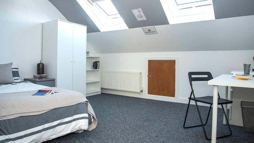 7-bed-student-house-hudson-road-portsmouth-(3).jpg