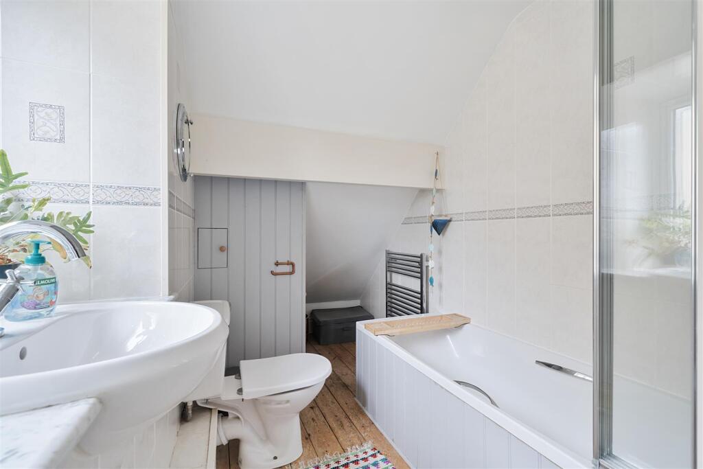 Bathroom.jpg