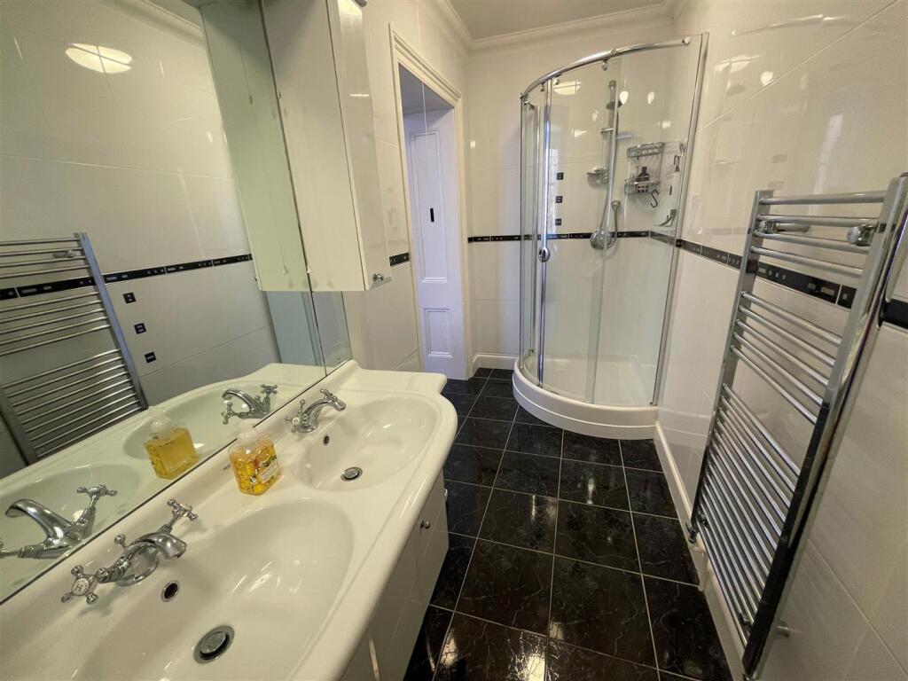 En Suite.jpg