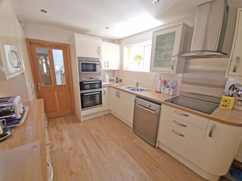 kitchen3.jpg