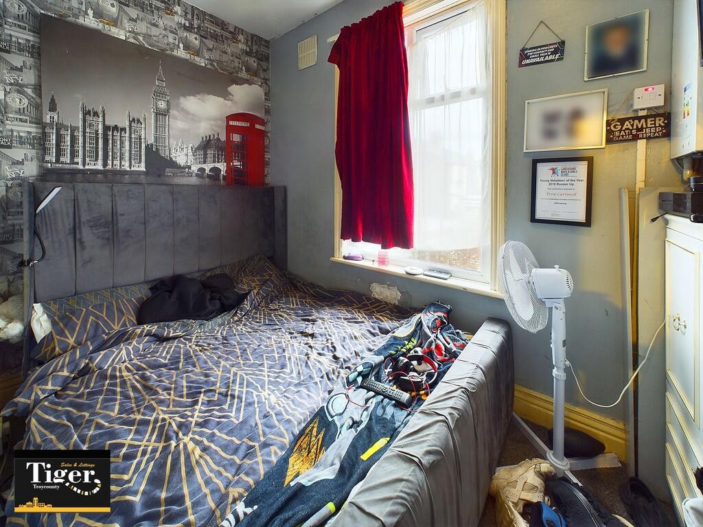 CAM02176G0-PR0438...