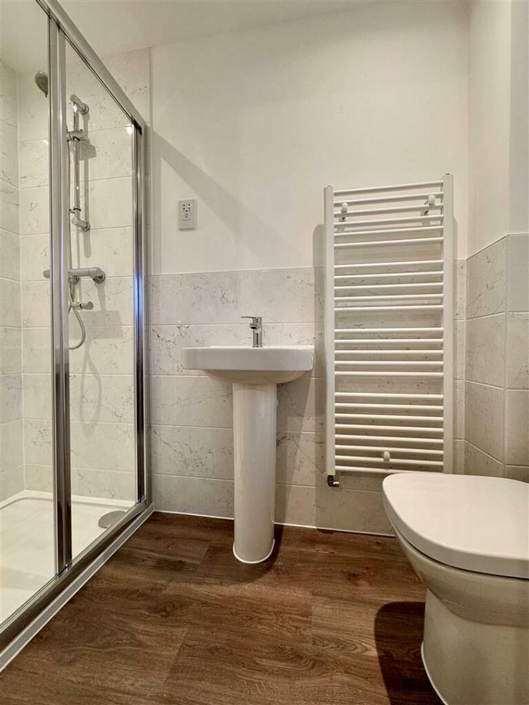 ensuite.jpg
