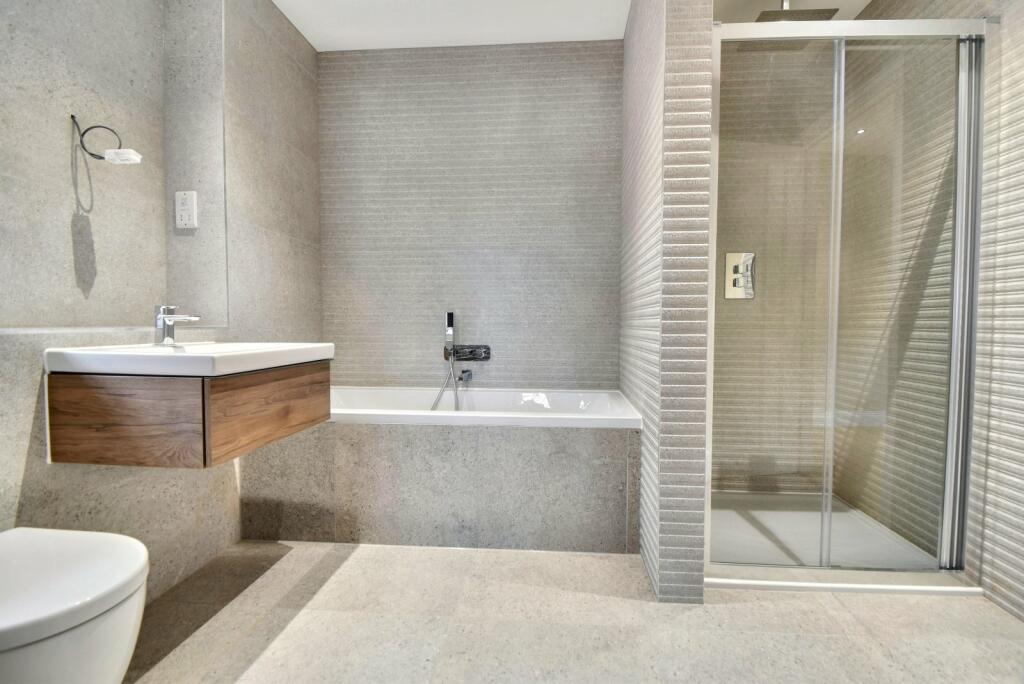 Jack &amp; Jill Bathroom