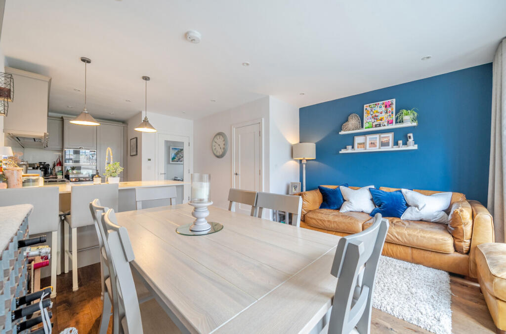 1348480-10-68b875...