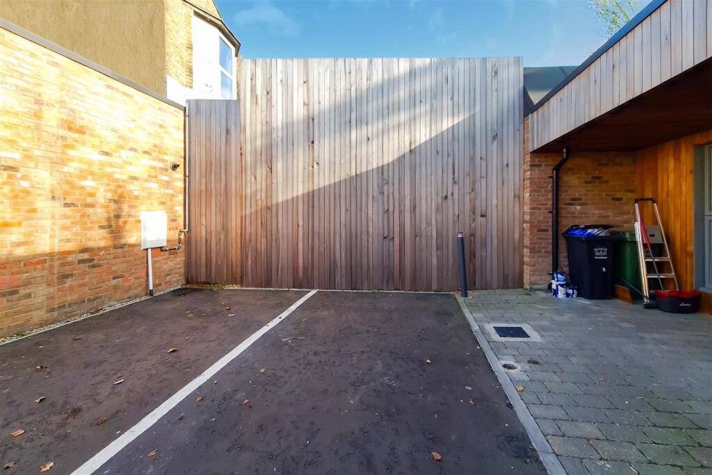 1_Parking space -0.jpg
