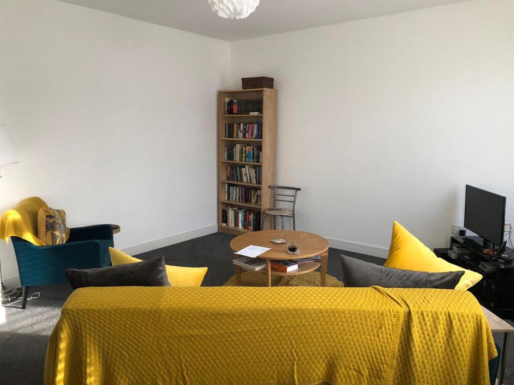 Living room2.jpg