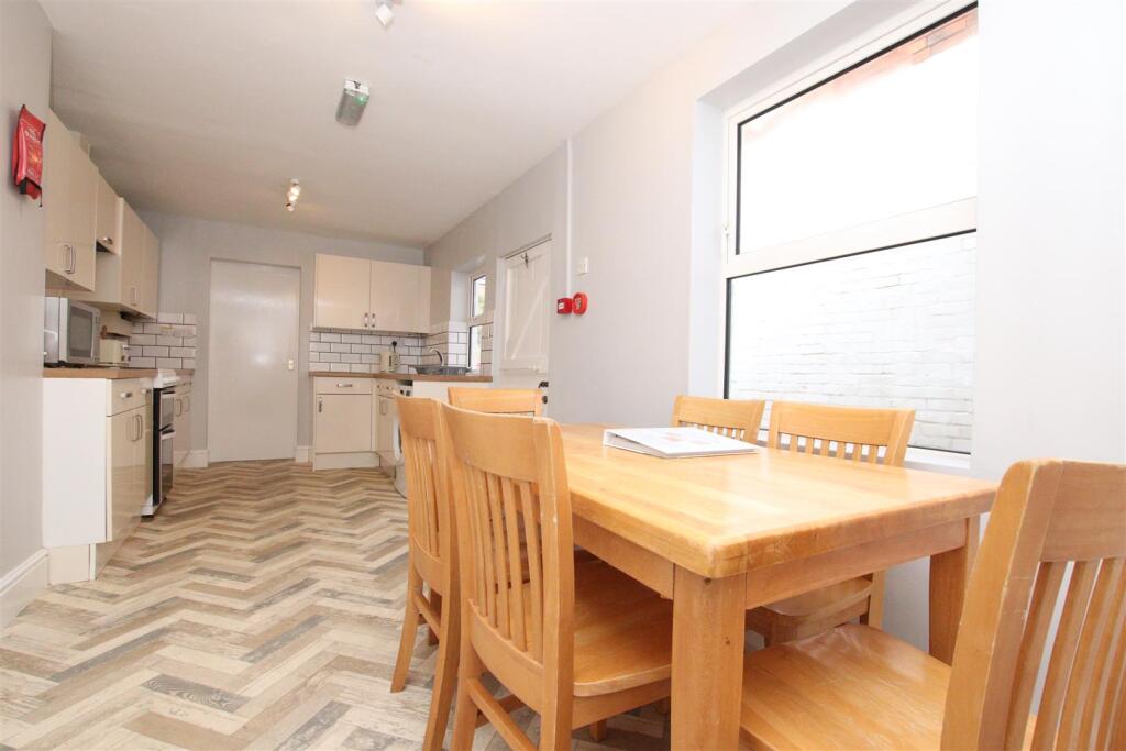 Kitchen Dining Room.JPG