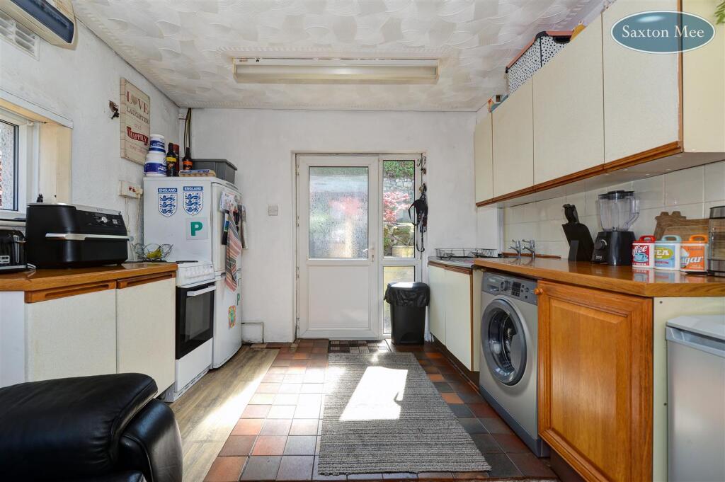 kitchen 8664.jpg