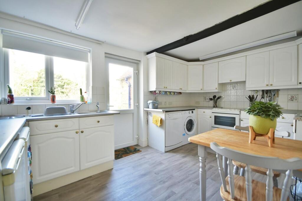 KITCHEN/BREAKFAST ROOM