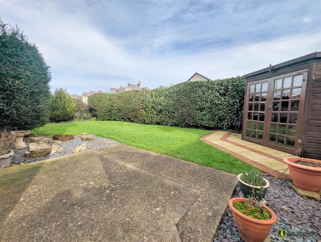 Garden &amp; Summer House