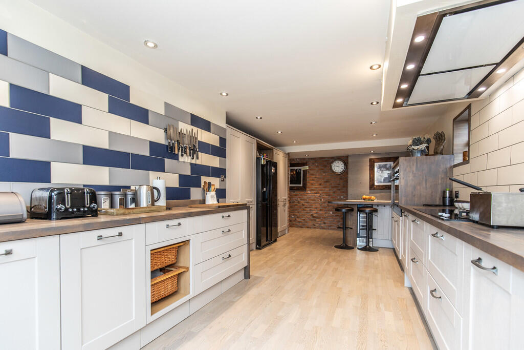 80 Shirley Drive2...