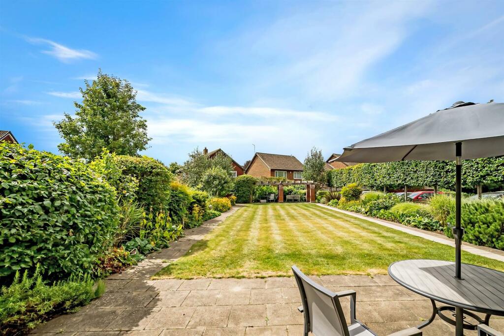 15-27b0JPH-2 Blyton House Bourne End-38-medium.jpg