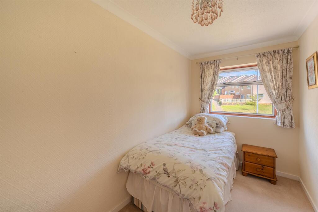 5 Harlech Close-1.jpg