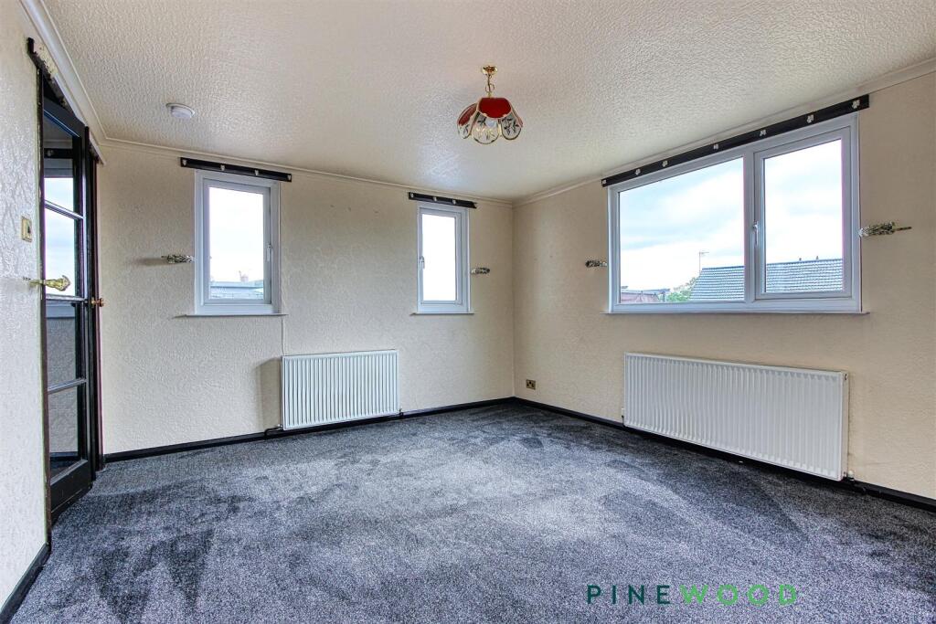 conservatory/ family room