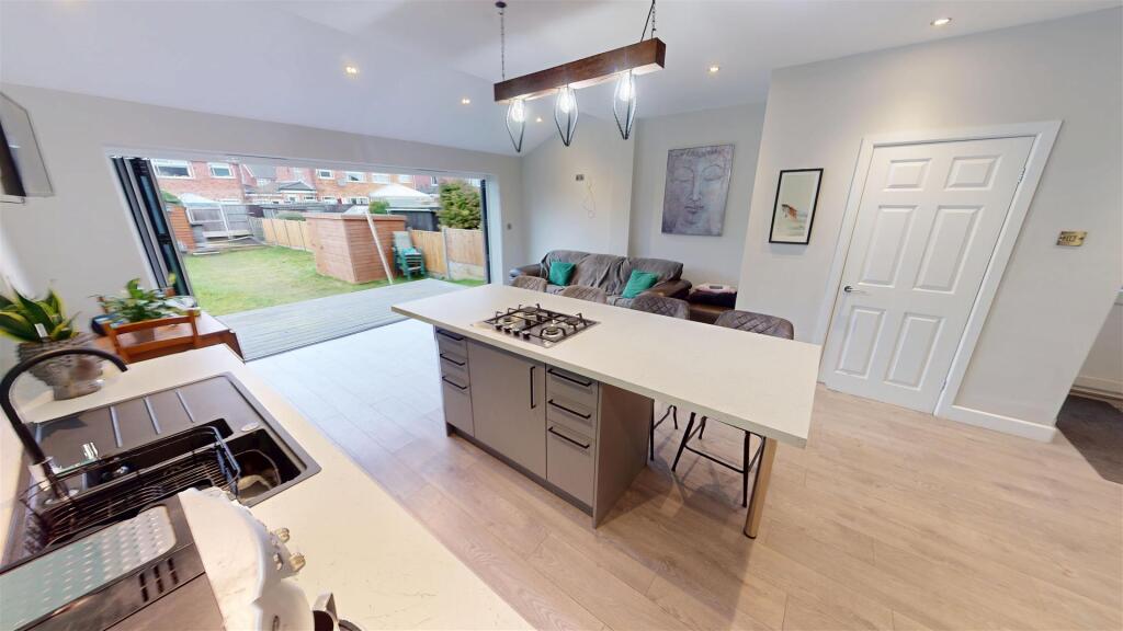 Cross Pit Lane Kitchen