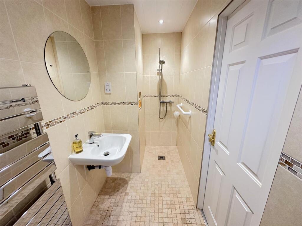 En Suite Shower Room