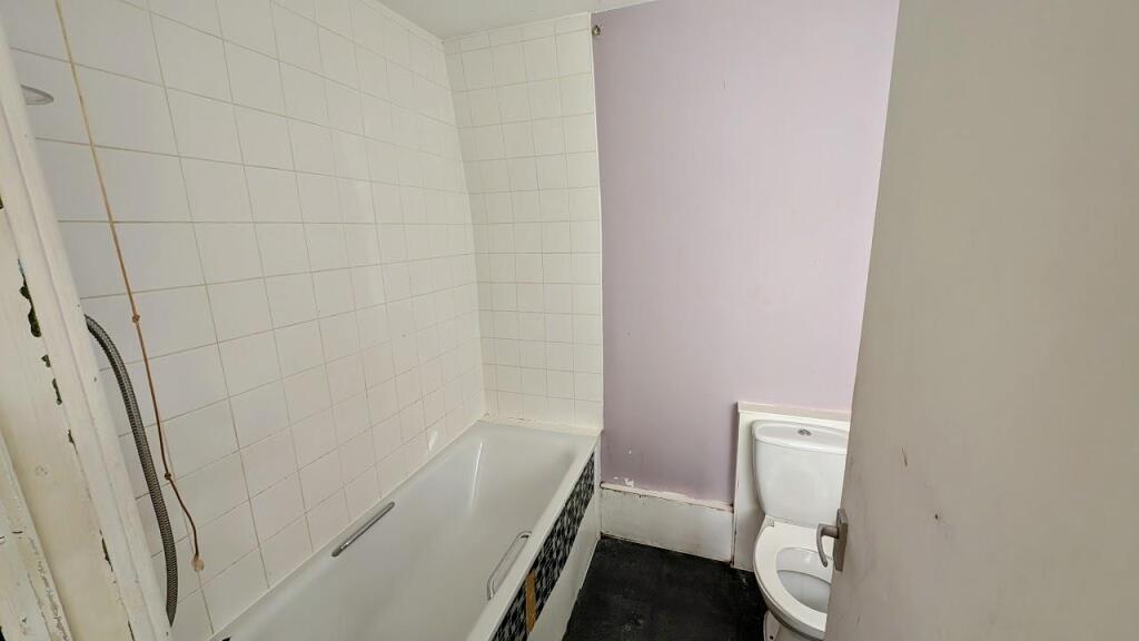 16 Orchard Close Bathroom.jpg