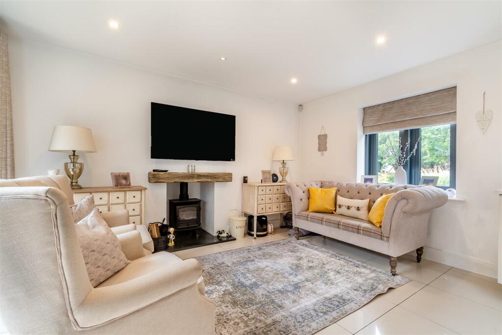 8611011-interior34.jpg