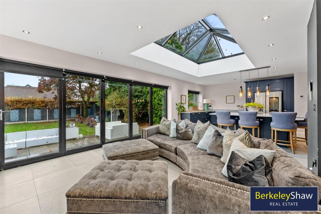 Kitchen/Living/Dining