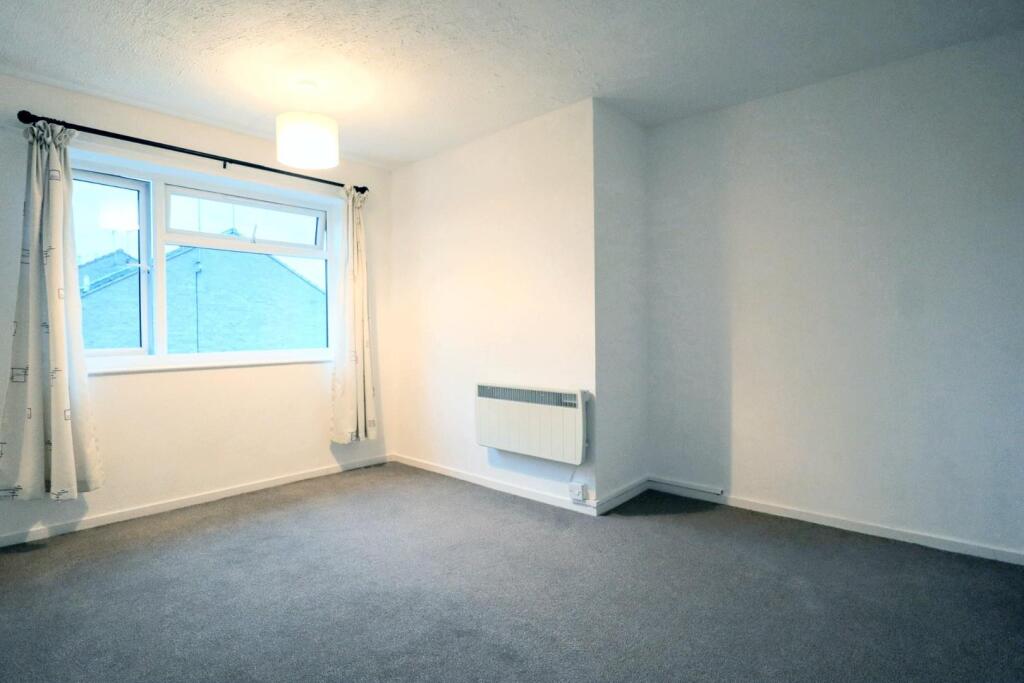 Bedroom 1 (2).jpg