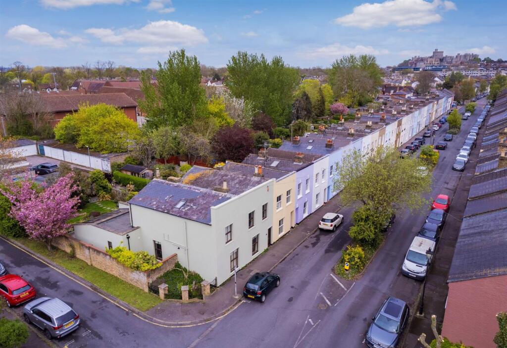 ALBERT STREET, WINDSOR TOWN CENTRE, BERKSHIRE, SL4