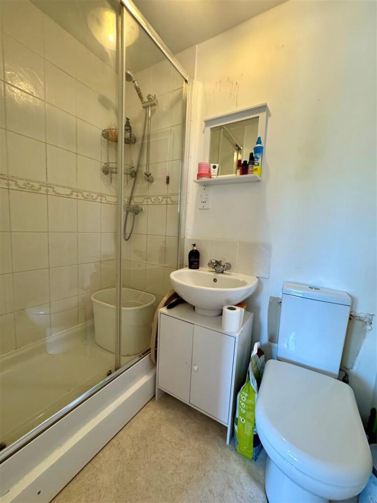 en-suite 2.jpg