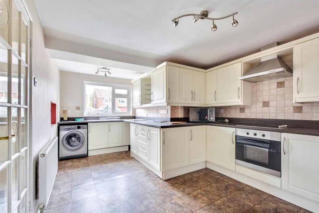 Kitchen_1.jpeg