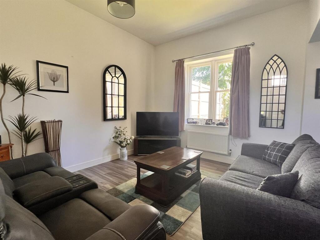 OPEN PLAN LIVING ROOM