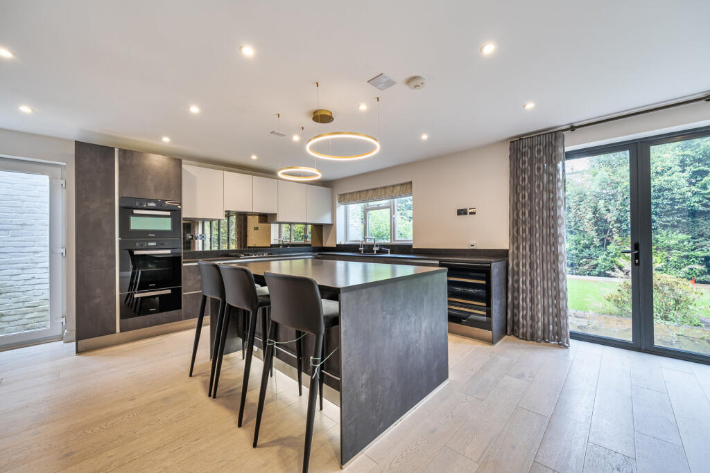 1348460-16-68b702...