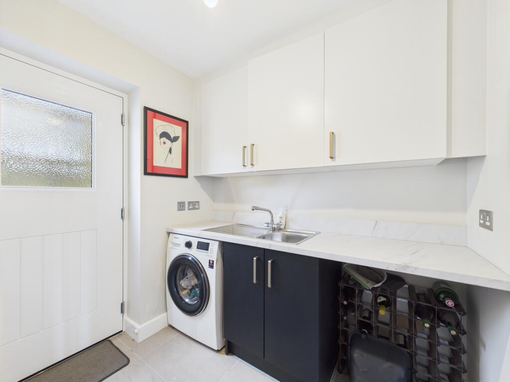 CAM03481G0-PR0111-STILL021