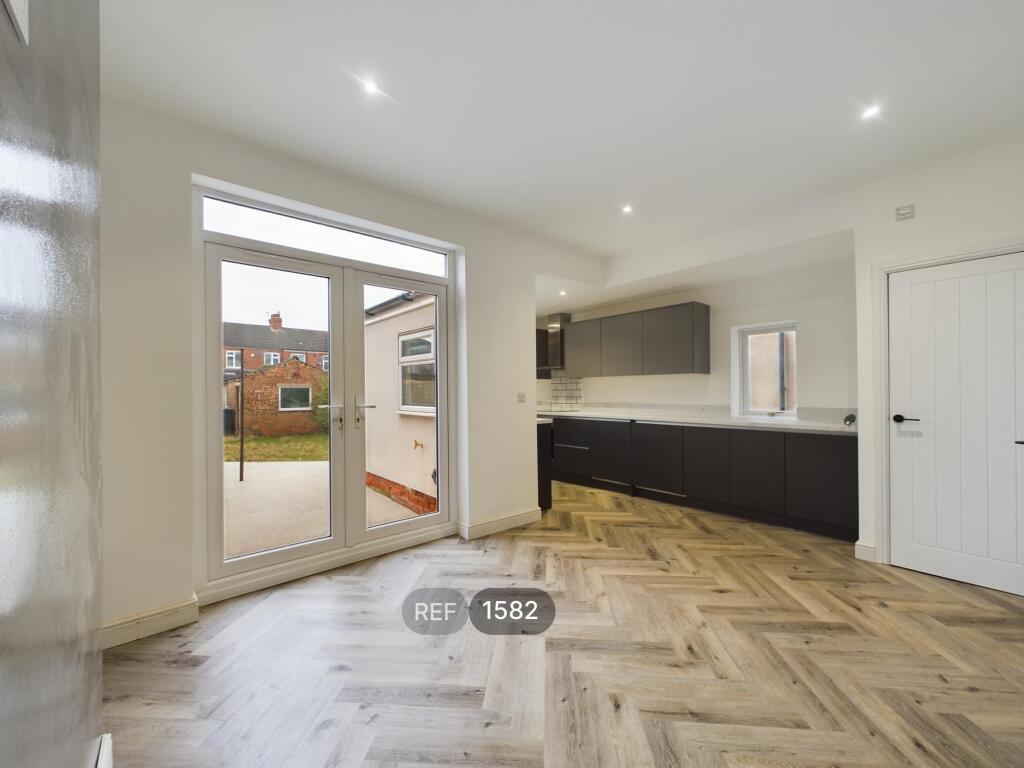 Kitchen &amp; Dining area