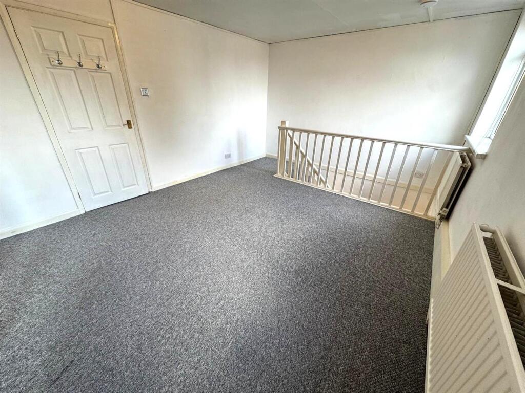 Bedroom Pic 2