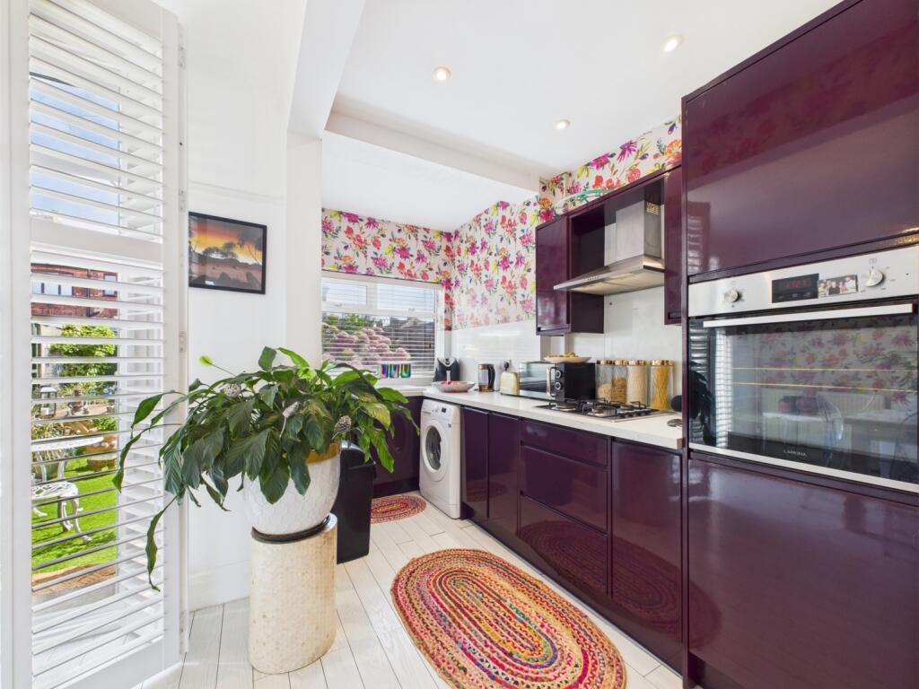 CAM02386G0-PR0135-STILL005