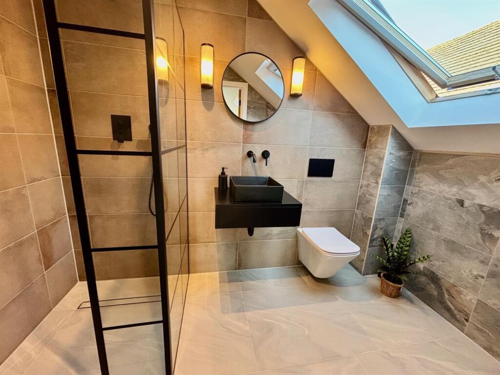 Shower Room/En Suite